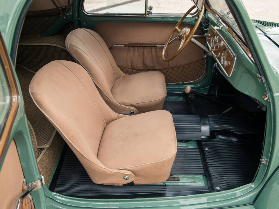 Image 18/36 of FIAT 500 C Topolino (1950)