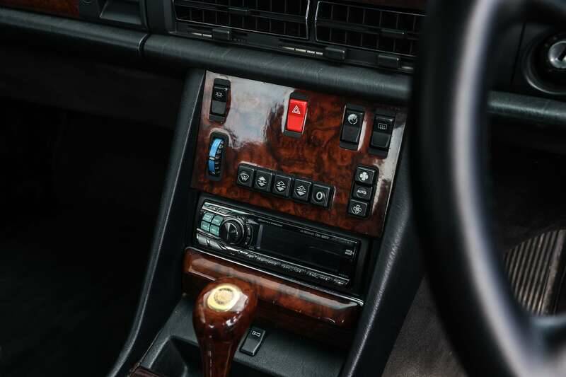 Image 26/50 of Mercedes-Benz 560 SEC 6.0 AMG (1989)