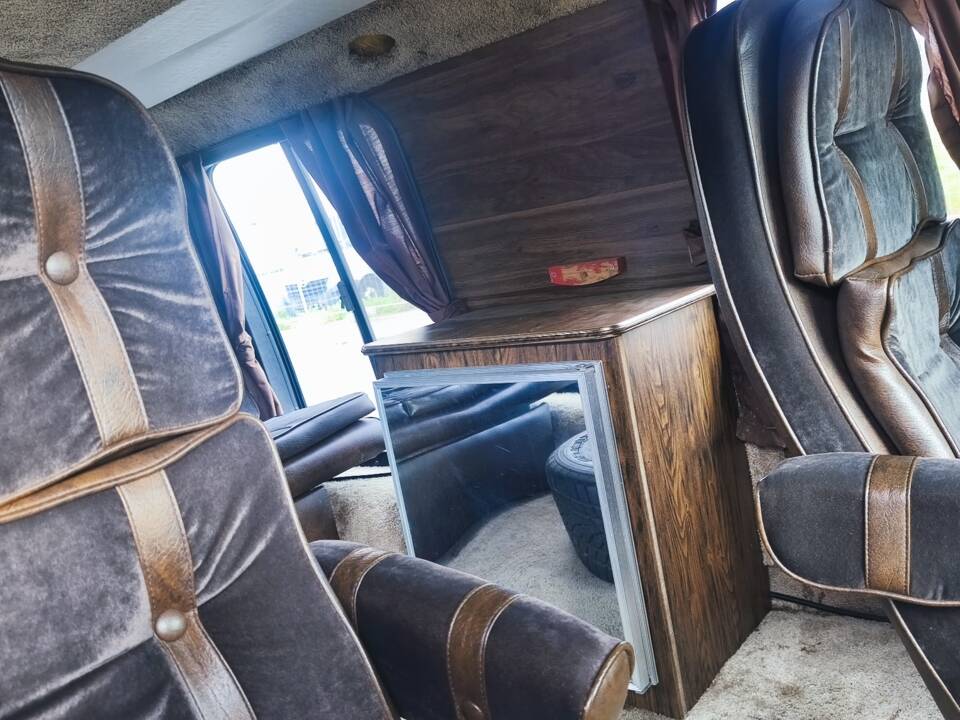 Immagine 129/143 di Dodge B 200 Sportsman (1978)