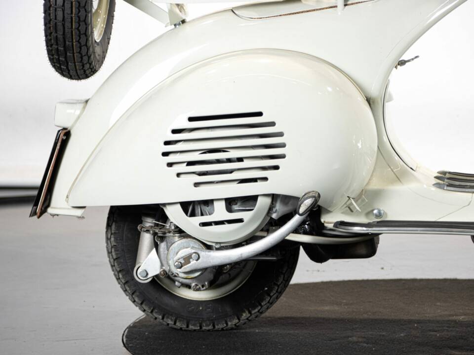 Afbeelding 36/50 van Piaggio Vespa 150 "Struzzo" VL (1956)