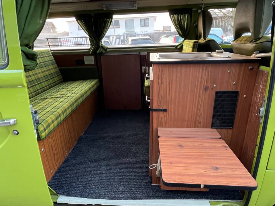 Image 22/57 of Volkswagen T2b Westfalia (1978)