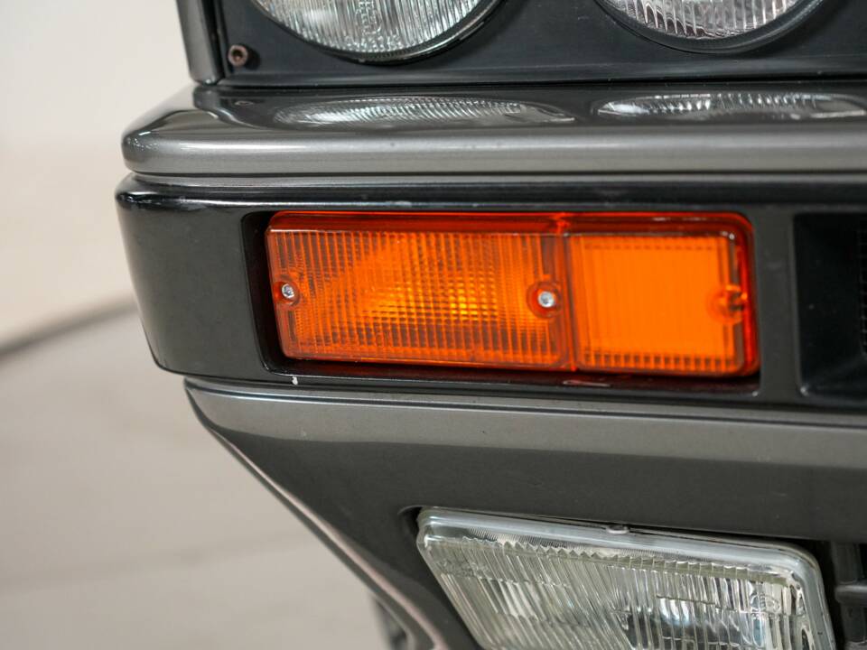 Image 25/46 of Lancia Delta HF Integrale (1988)