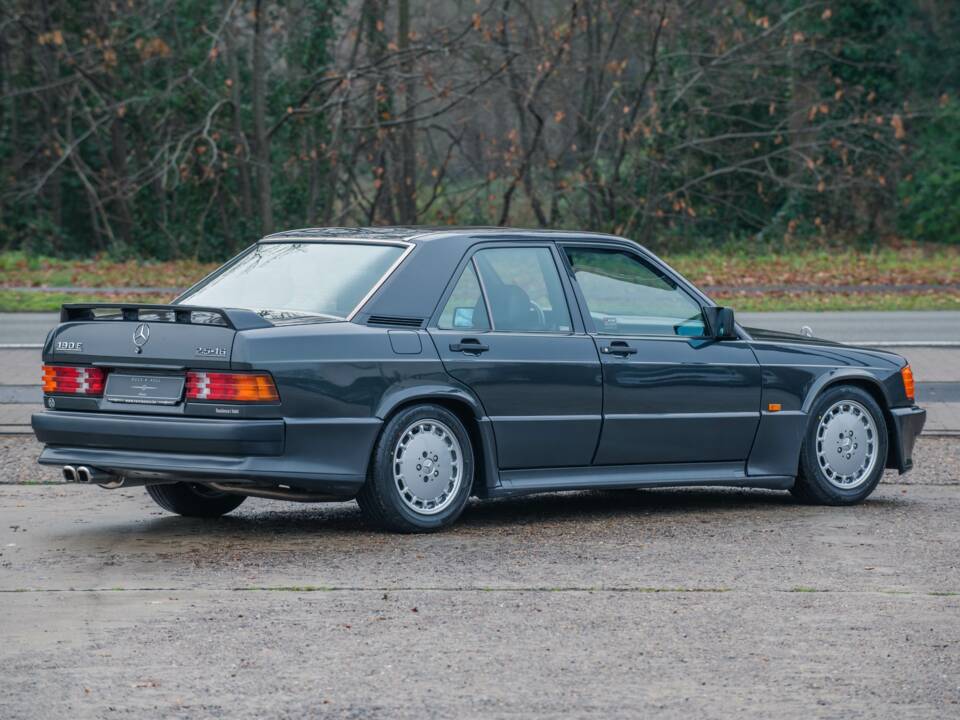 Bild 7/32 von Mercedes-Benz 190 E 2.5-16V (1992)