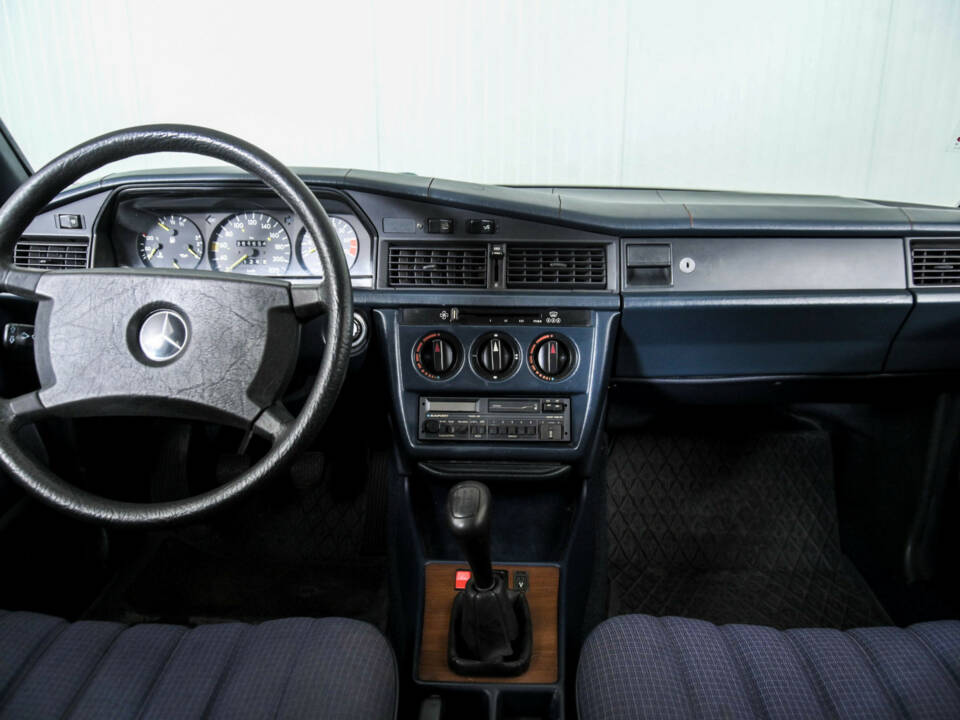 Bild 7/50 von Mercedes-Benz 190 E (1986)