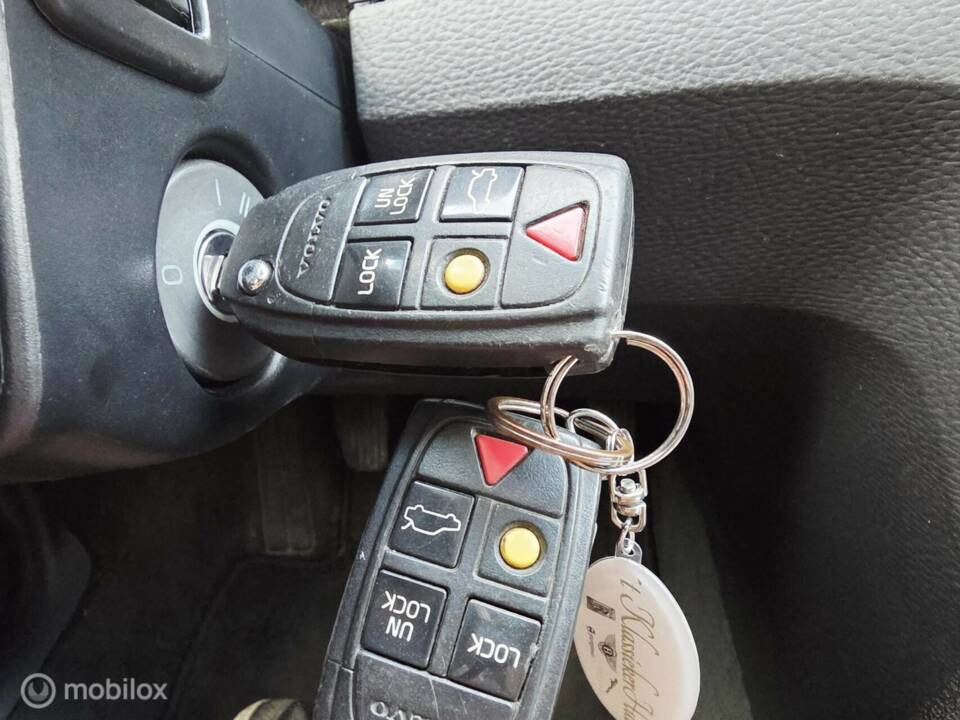 Imagen 25/32 de Volvo V 70 2.4 (2006)