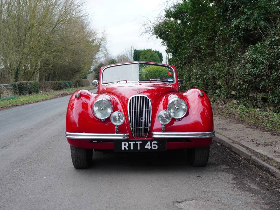 Image 2/20 of Jaguar XK 120 DHC (1954)