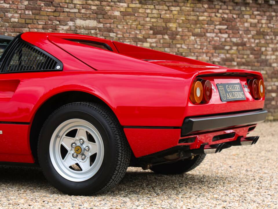 Image 40/50 de Ferrari 308 GTSi (1981)