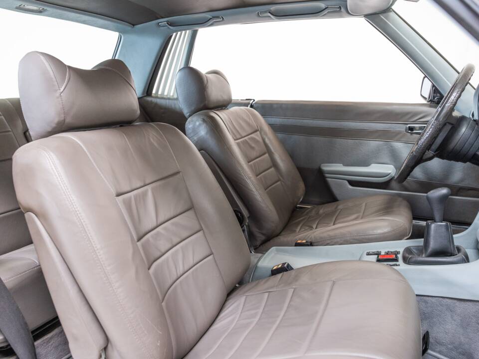 Image 18/32 of Mercedes-Benz 350 SLC (1971)