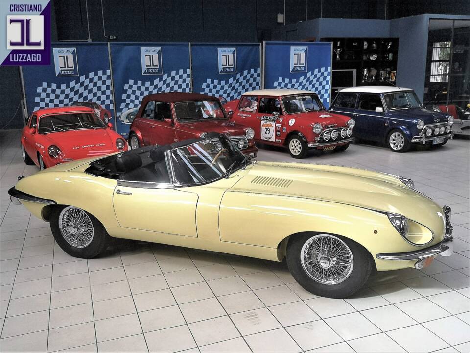Image 9/51 de Jaguar E-Type (1970)