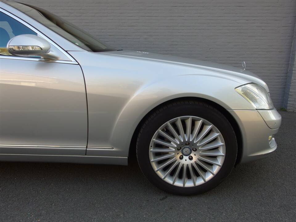 Image 20/98 of Mercedes-Benz S 500 L (2007)