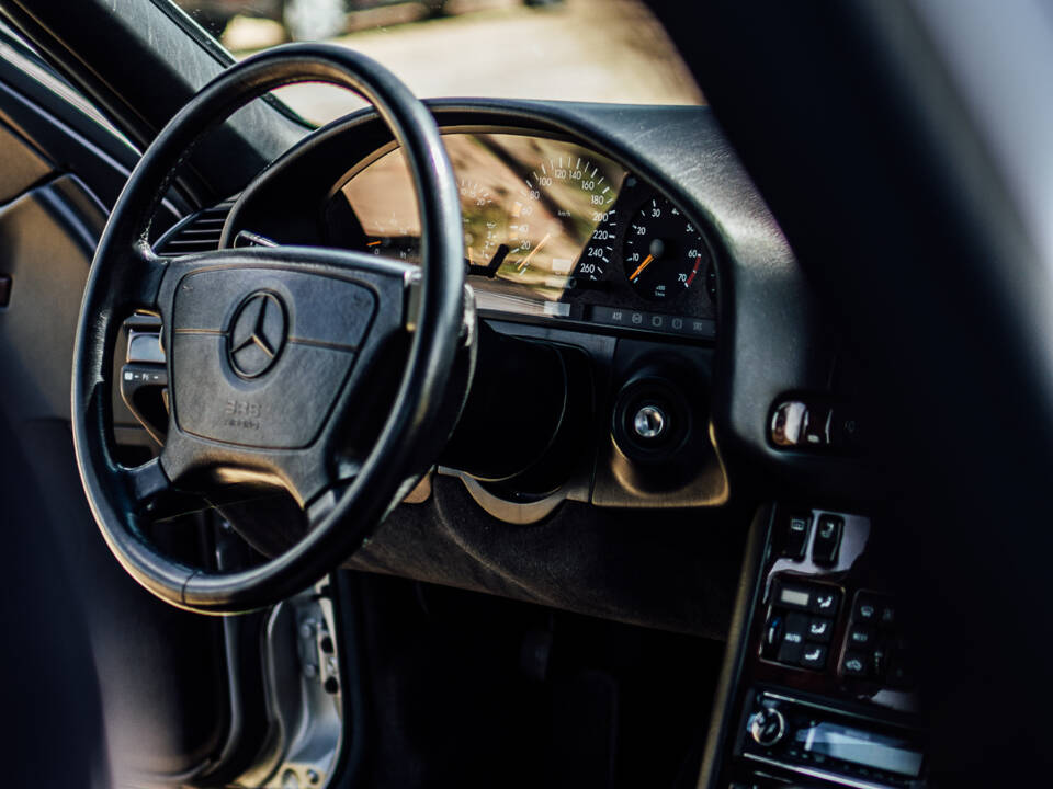 Image 22/57 de Mercedes-Benz 500 SE (1992)