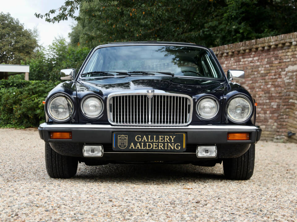 Imagen 10/50 de Jaguar XJ 12 (1985)