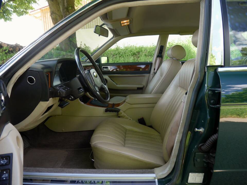 Image 20/33 of Jaguar Sovereign 3.6 (1988)