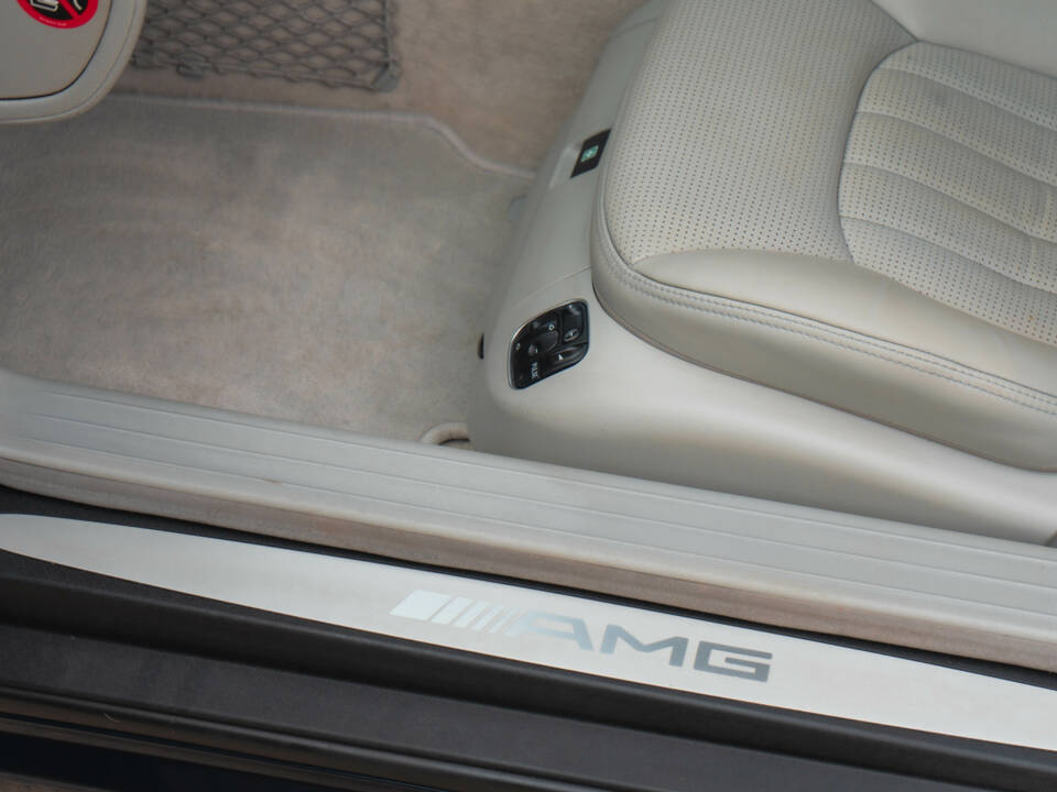 Bild 43/50 von Mercedes-Benz SL 55 AMG (2004)