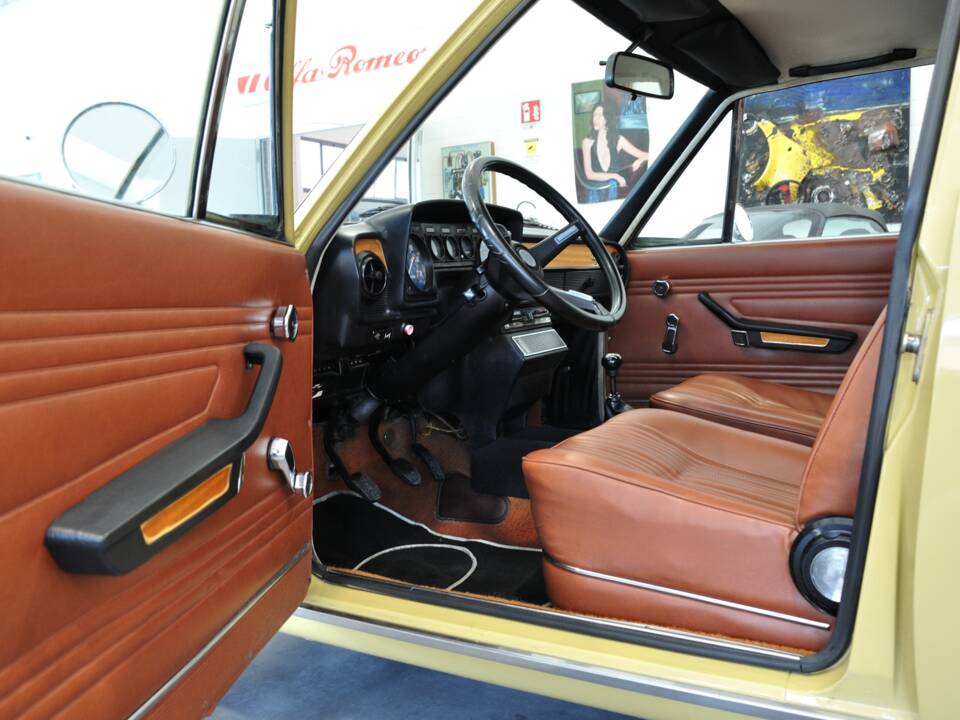 Image 18/31 of Alfa Romeo Alfetta 1.8 (1975)