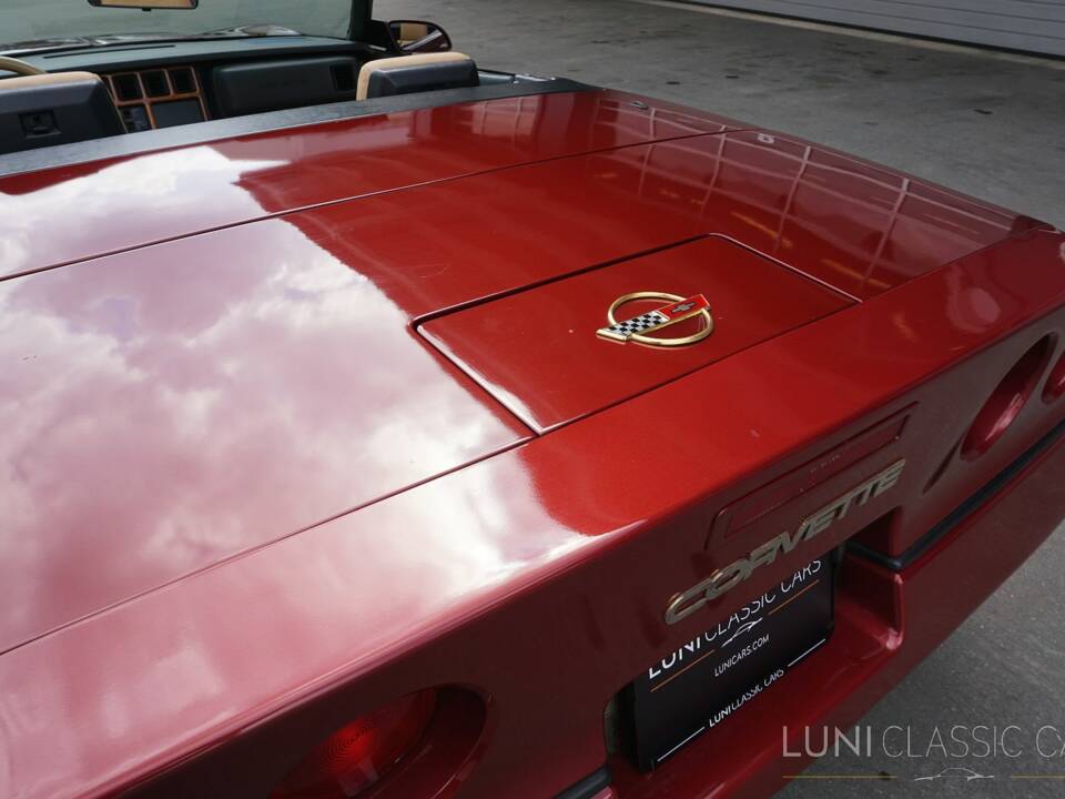 Afbeelding 21/45 van Chevrolet Corvette Convertible (1988)