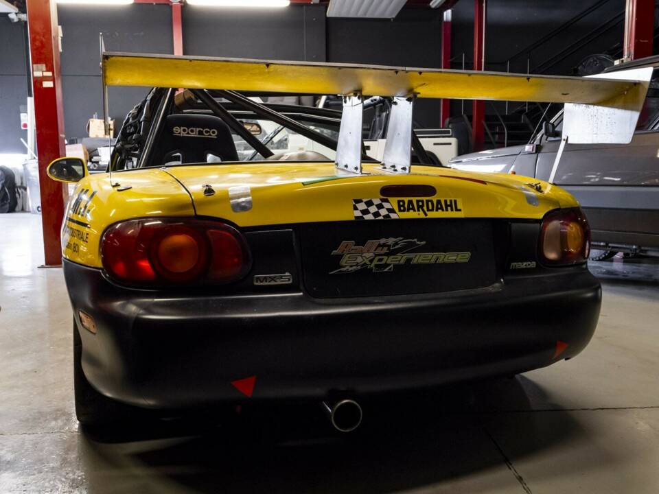 Obraz 5/29 pojazdu Mazda MX-5 1.8 (2001)