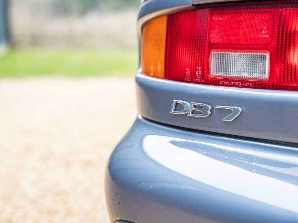 Image 35/74 of Aston Martin DB 7 GT (2004)