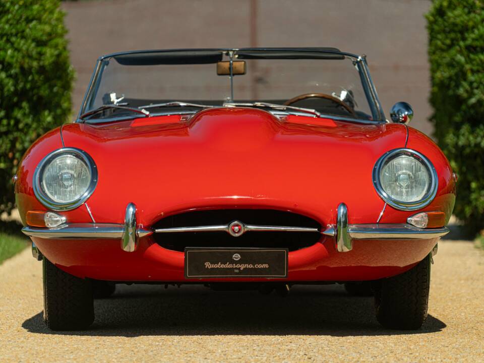 Image 11/50 de Jaguar E-Type 4.2 (1966)