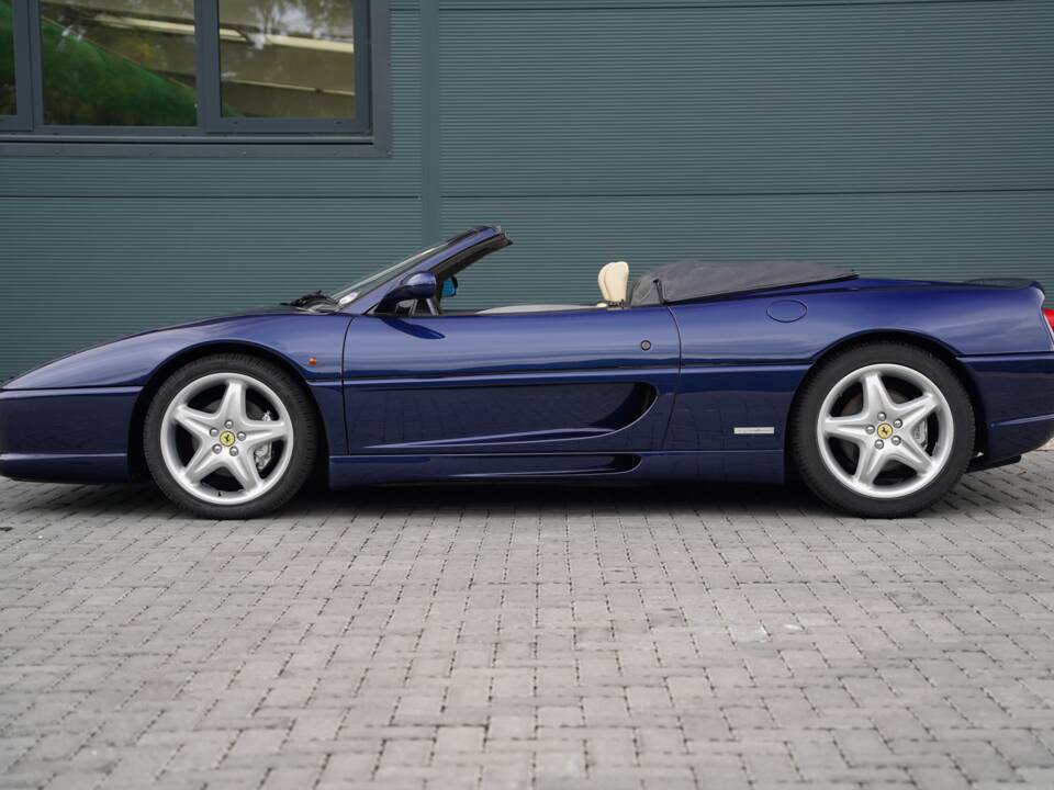 Image 6/50 de Ferrari F 355 Spider (1998)