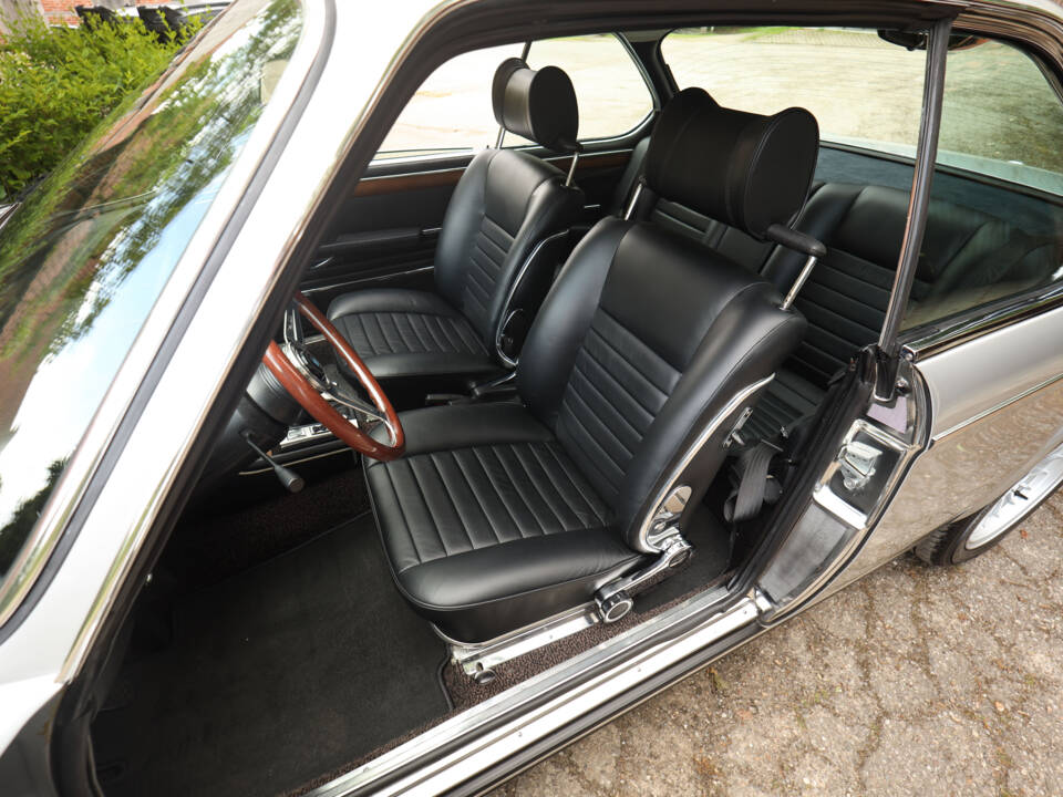 Image 7/95 of BMW 3.0 CSi (1975)