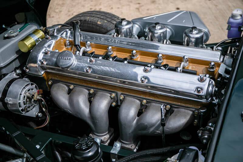 Image 19/36 de Jaguar E-Type (1967)
