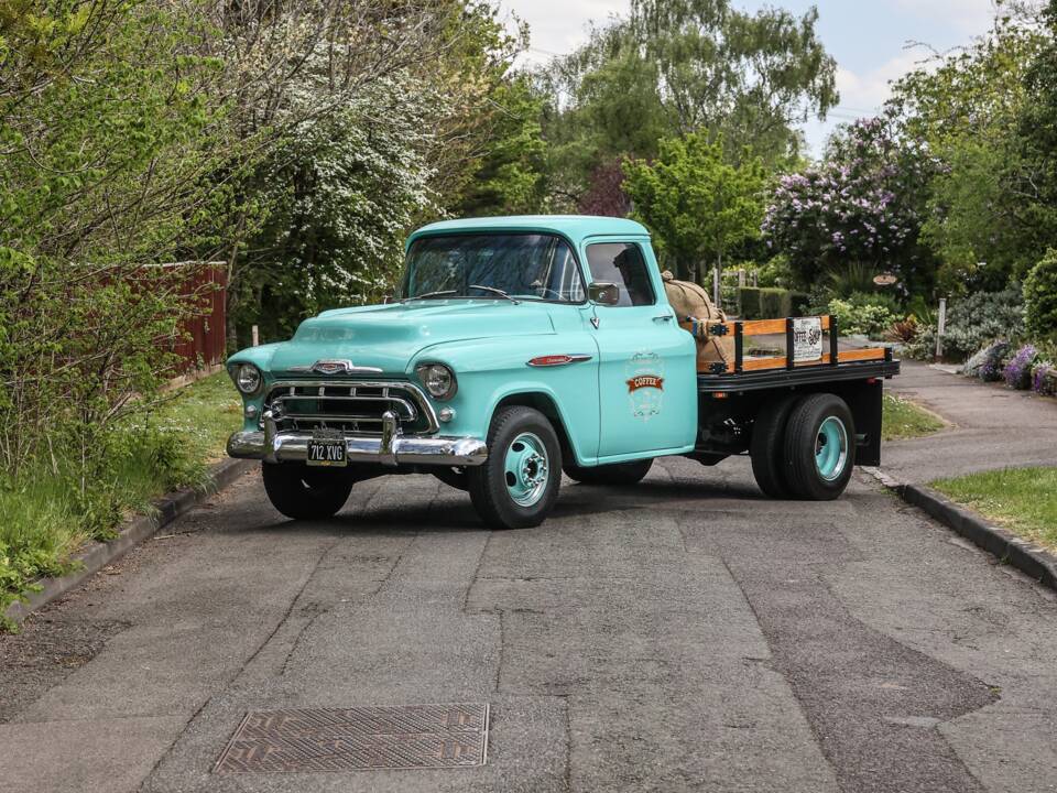 Bild 16/34 von Chevrolet 3100 ½-ton (1957)