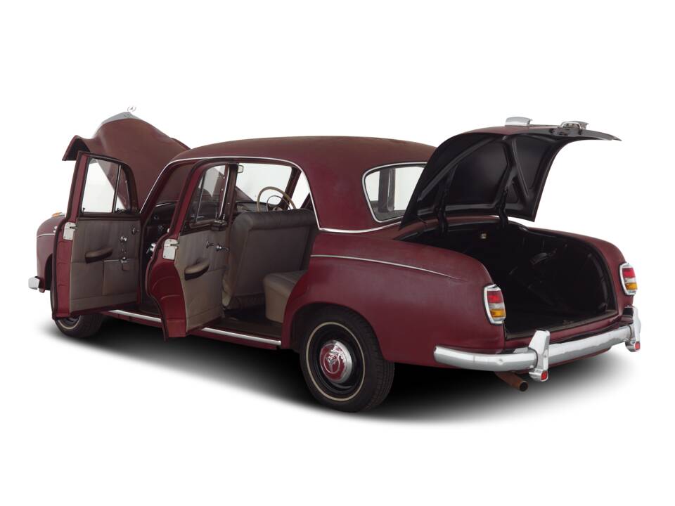 Immagine 6/34 di Mercedes-Benz 220 S (1957)