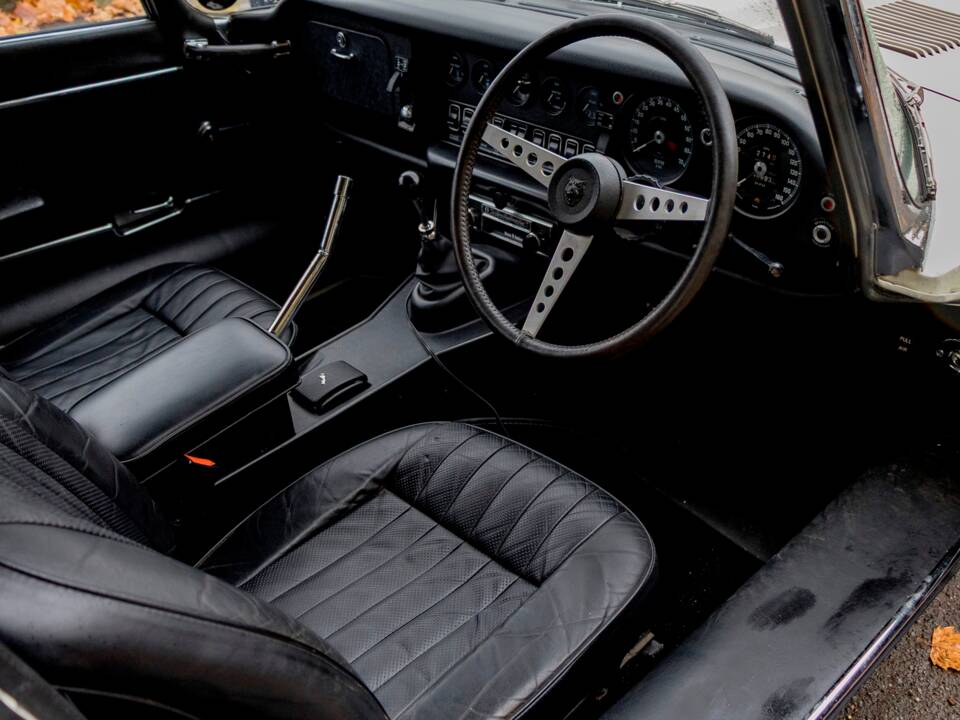 Image 4/50 de Jaguar Type E V12 (2+2) (1972)