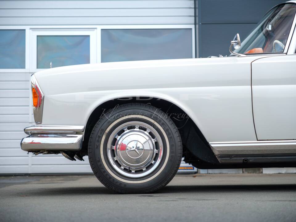 Image 9/24 de Mercedes-Benz 220 SE b (1963)