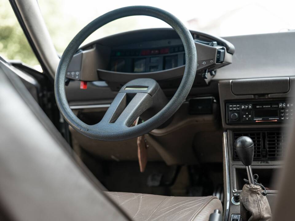 Image 14/25 de Citroën CX 25 Prestige (1983)