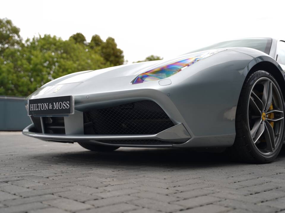 Image 30/50 of Ferrari 488 GTB (2017)