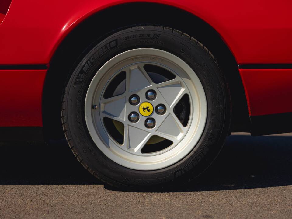 Image 16/60 of Ferrari 328 GTS (1986)