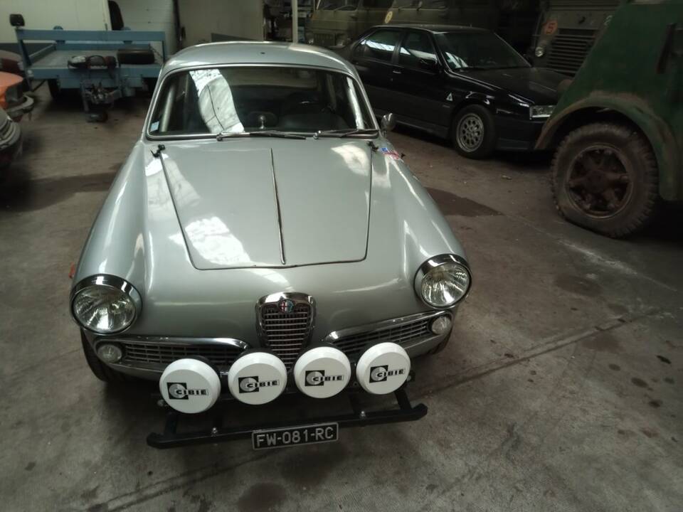 Image 7/8 of Alfa Romeo Giulia 1600 Sprint (1963)