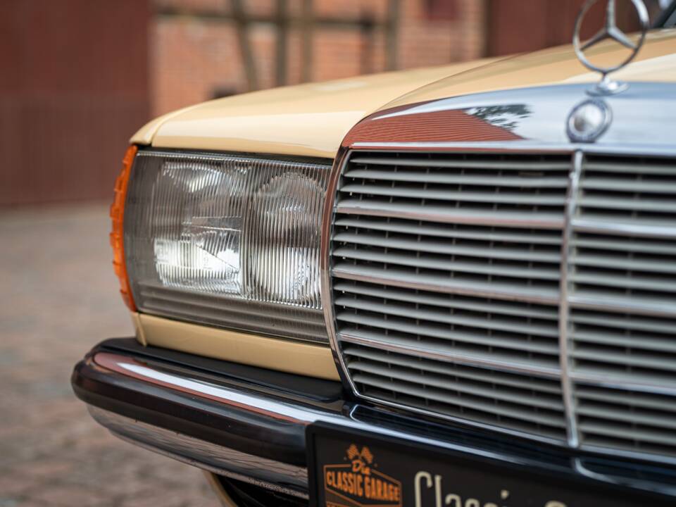 Image 3/53 de Mercedes-Benz 200 T (1982)