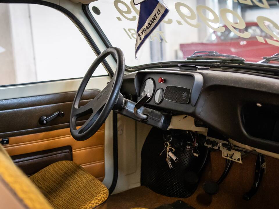 Bild 15/23 von Trabant 601 (1990)