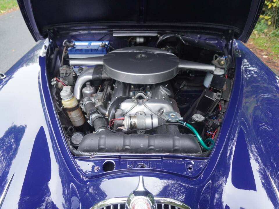 Image 17/18 of Jaguar Mk II 3.8 (1966)