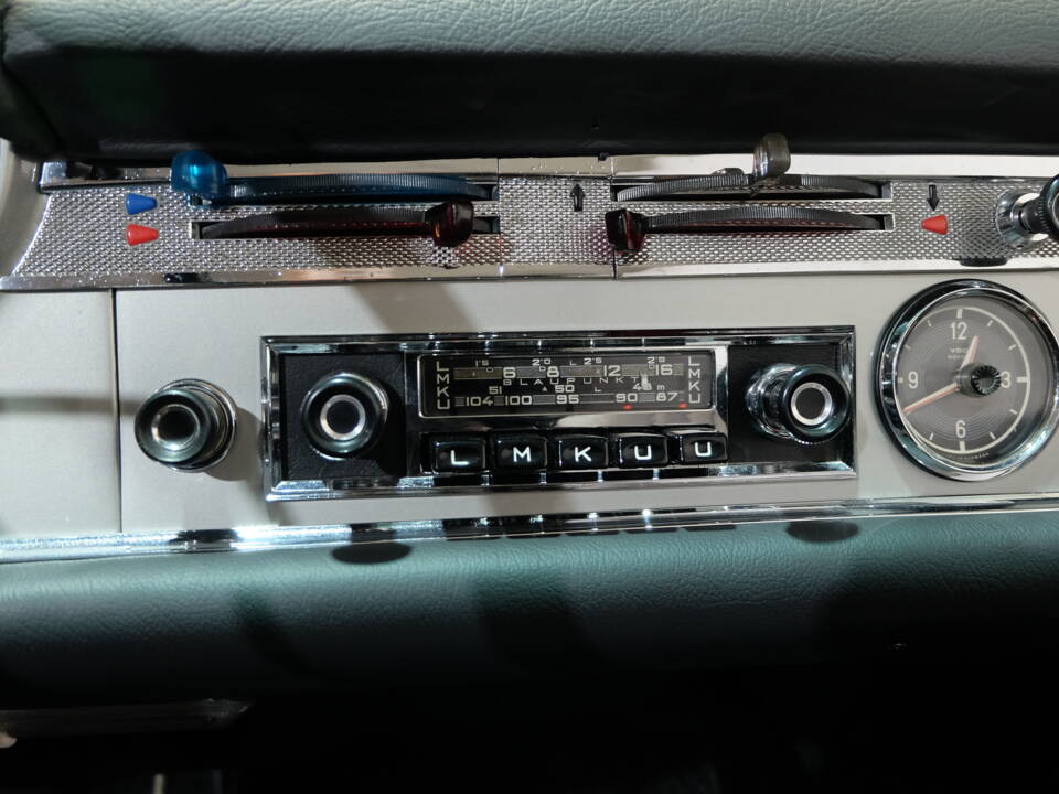 Image 24/35 of Mercedes-Benz 230 SL (1964)