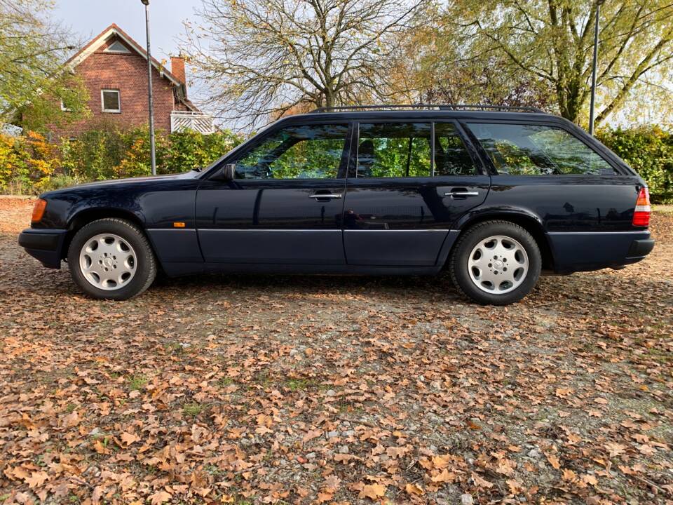 Image 17/149 of Mercedes-Benz 320 TE (1993)