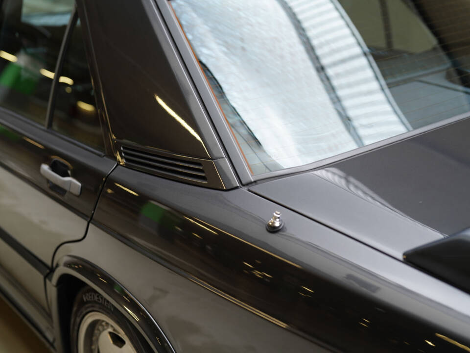 Image 43/83 of Mercedes-Benz 190 E 2.3-16 (1984)