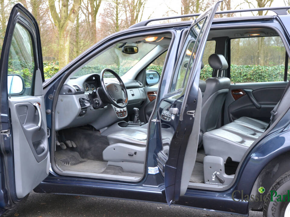 Imagen 16/50 de Mercedes-Benz ML 230 (1998)