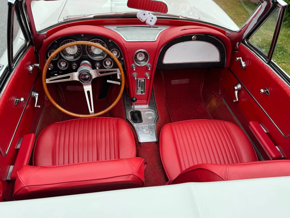 Image 27/52 of Chevrolet Corvette Sting Ray Convertible (1963)