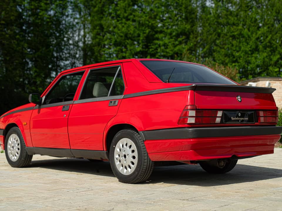 Immagine 47/47 di Alfa Romeo 75 1.6 (1991)