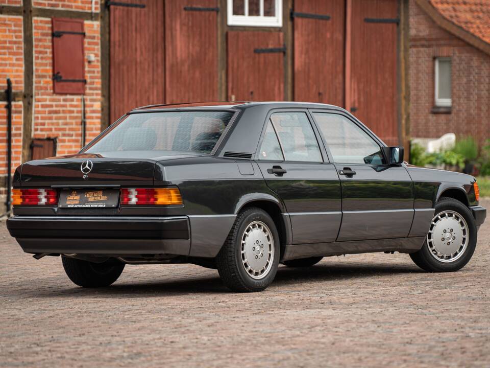 Bild 13/74 von Mercedes-Benz 190 E (1990)