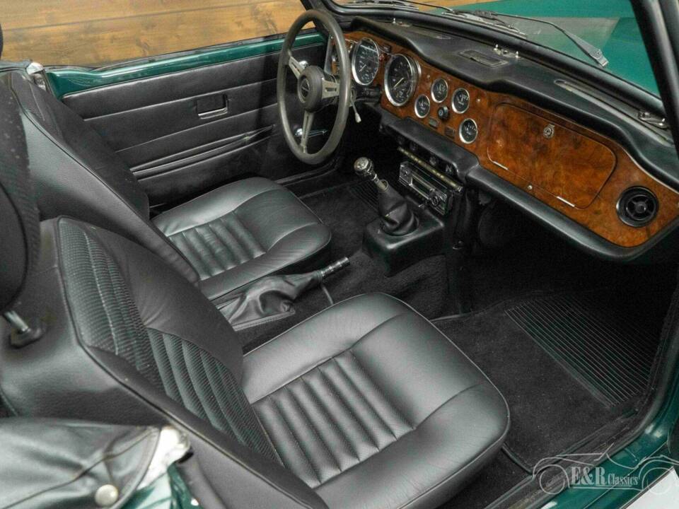 Image 18/19 of Triumph TR 6 (1974)