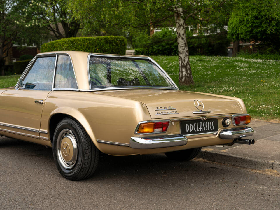 Image 11/21 of Mercedes-Benz 250 SL (1967)