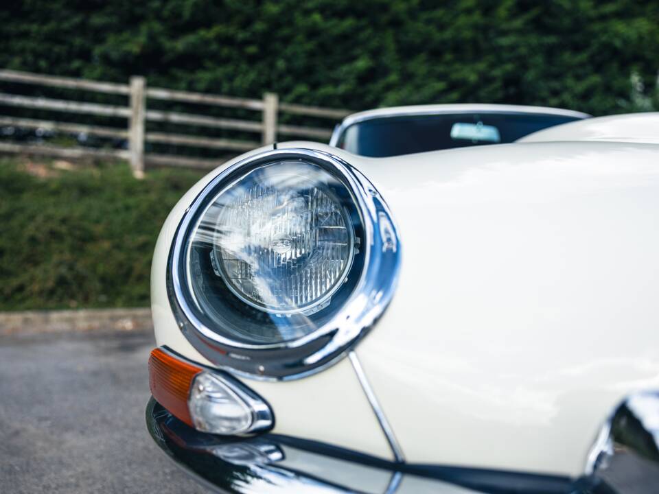 Image 19/50 de Jaguar Type E 3.8 (1963)
