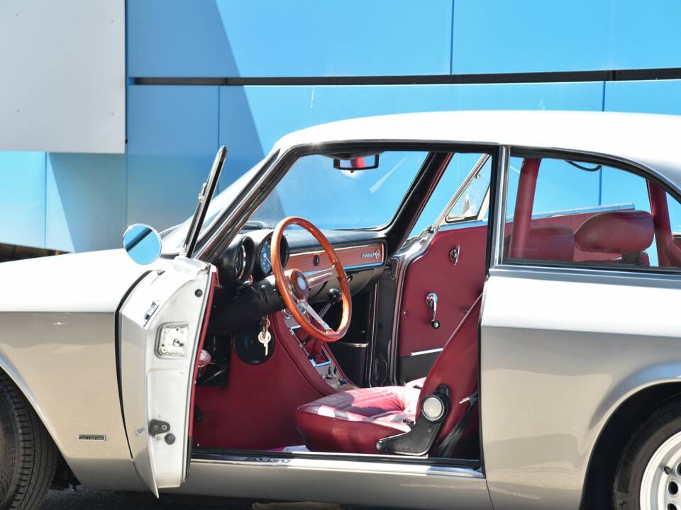 Image 16/24 of Alfa Romeo 1750 GT Veloce (1971)