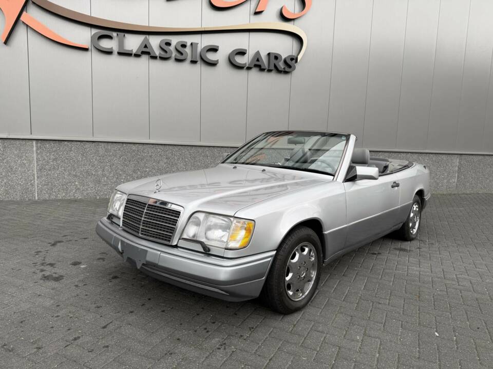 Bild 15/50 von Mercedes-Benz E 320 (1995)