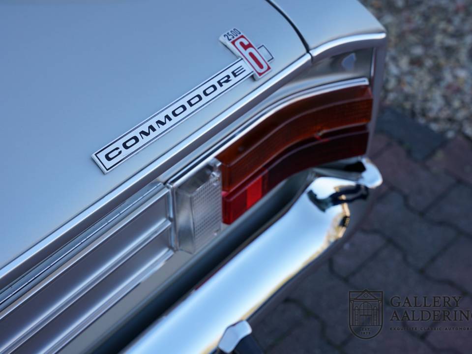 Image 30/50 of Opel Commodore 2,5 S (1967)